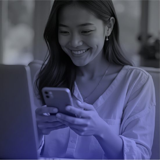 Persona trabajando con celular